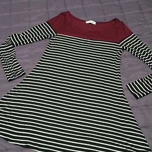 SungLight Colorblock Top Black White Maroon Small